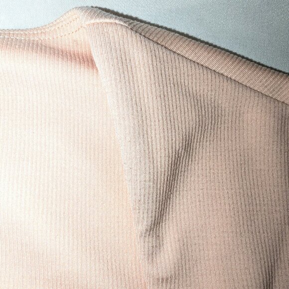 NWT Beyond Yoga | Cream Pink Heather Rib Frame Cropped Pullover Top | Medium - Picture 4 of 10